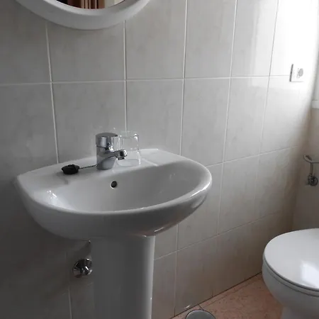 Casa de hóspedes Mova 2*